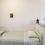 Finikas Santorini Hotel 3*