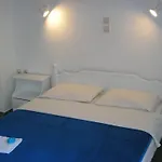 Finikas Santorini Kamári