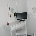 Finikas Santorini Kamári