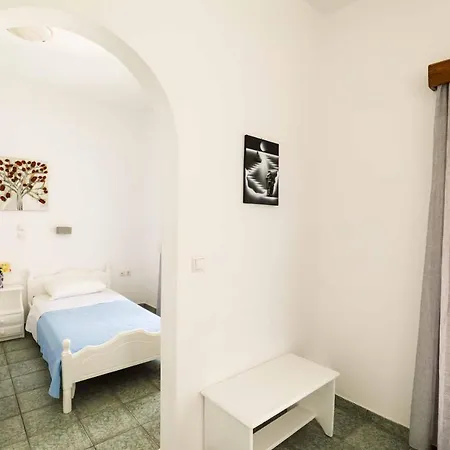 Finikas Santorini Hotel Kamári