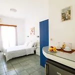 Finikas Santorini