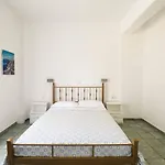 Finikas Santorini Καμάρι