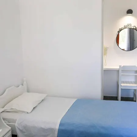 Finikas Santorini