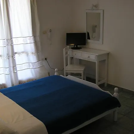 Finikas Santorini