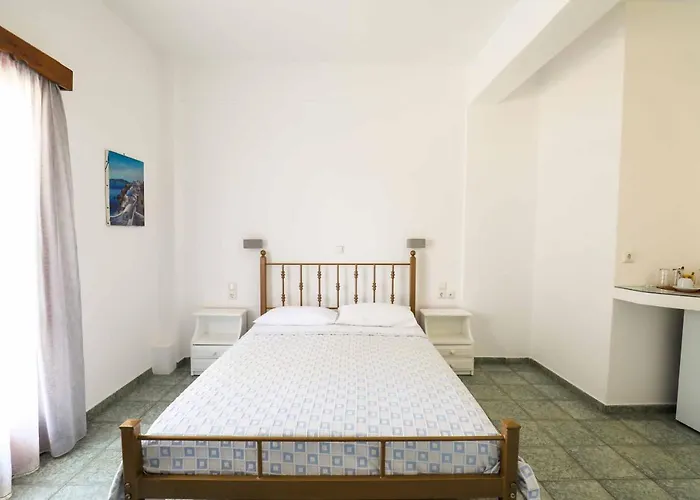 Finikas Santorini Kamári