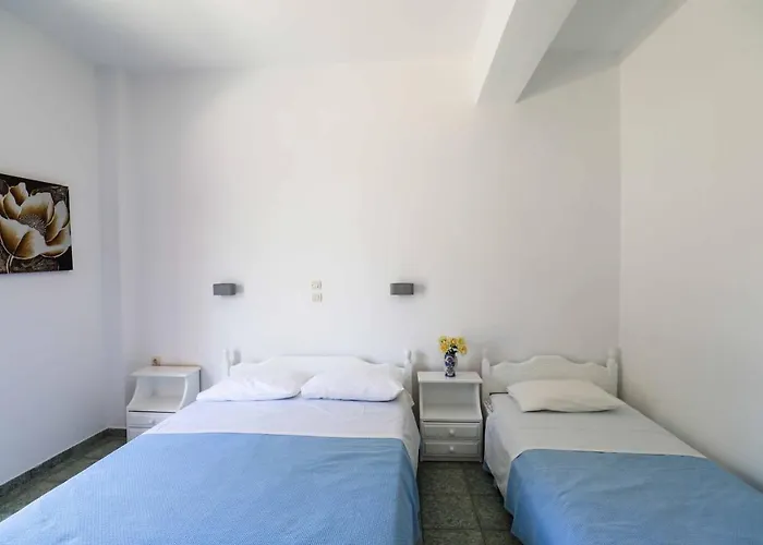 Finikas Santorini 3* Kamári