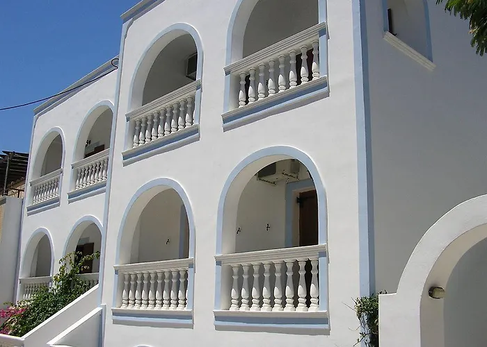 Finikas Santorini 3* Kamári