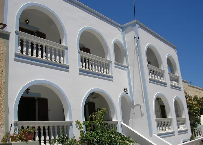 Finikas Santorini Hotel Kamári