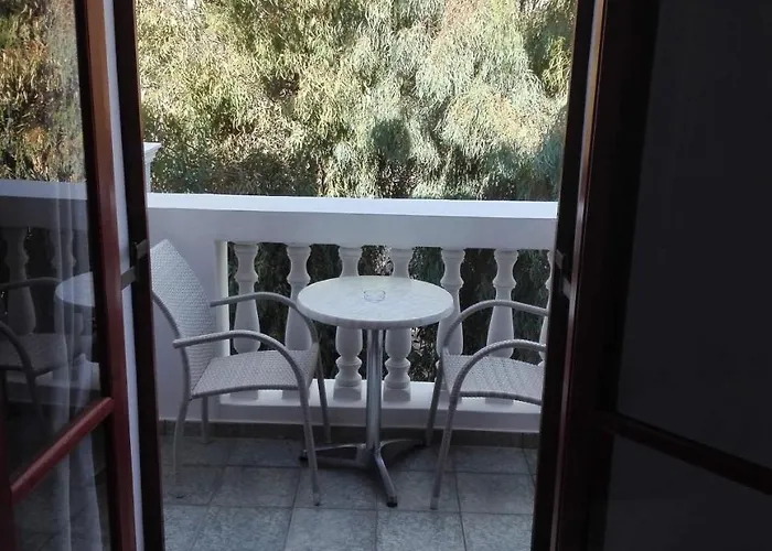 Finikas Santorini 3*