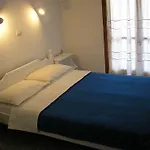 Finikas Santorini Kamári