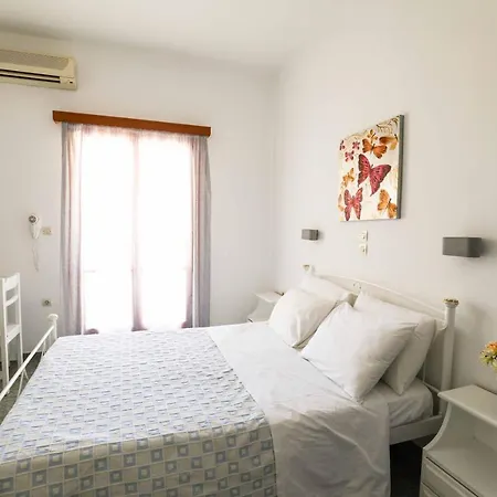 Отель Finikas Santorini 3*