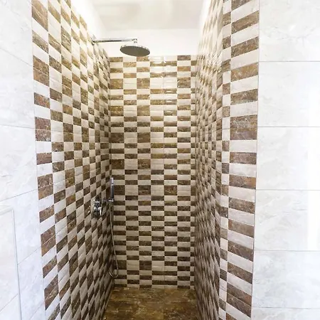 Finikas Santorini Отель Камари