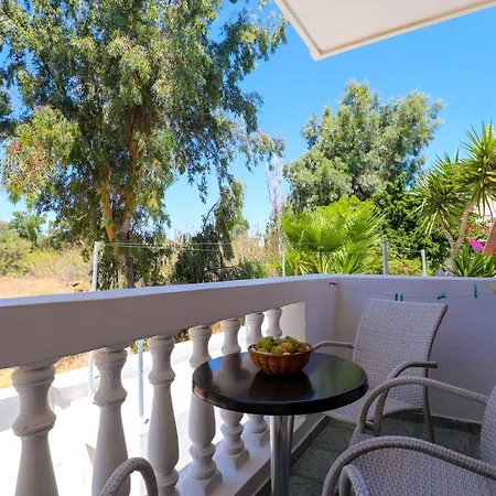 Finikas Santorini Отель 3*