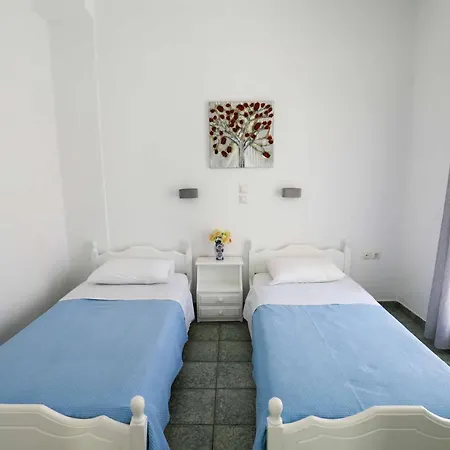 Отель Finikas Santorini 3*