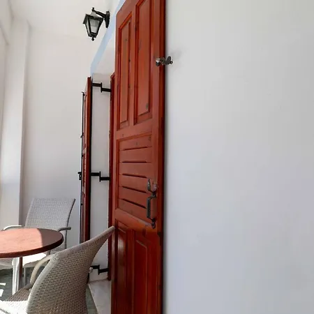 Отель Finikas Santorini