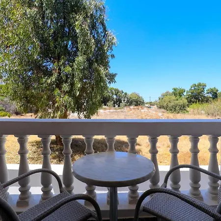 Отель Finikas Santorini 3*