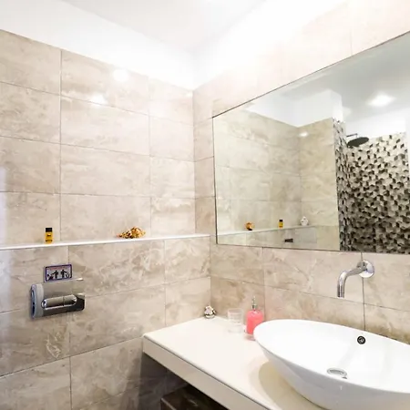 Finikas Santorini 3*