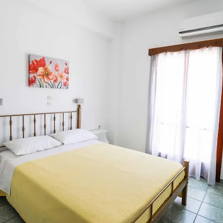 Finikas Santorini Hotell 3*