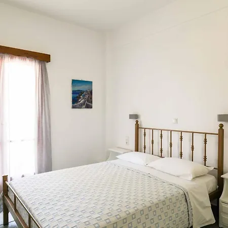 Finikas Santorini 3* Kamári