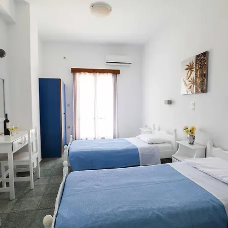 Finikas Santorini 3*