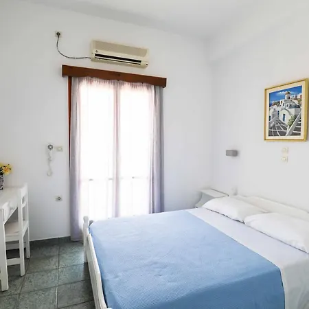 Finikas Santorini 3* Kamári