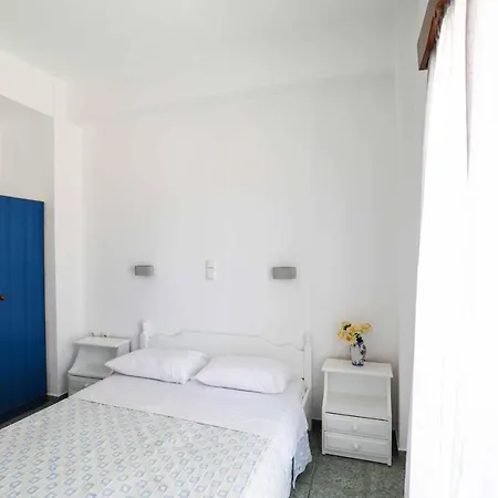 Finikas Santorini 3*