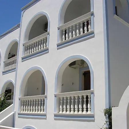 Finikas Santorini 3* Kamári