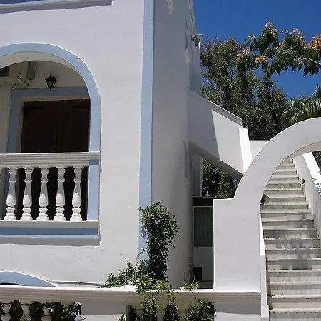 Finikas Santorini Hotell 3*