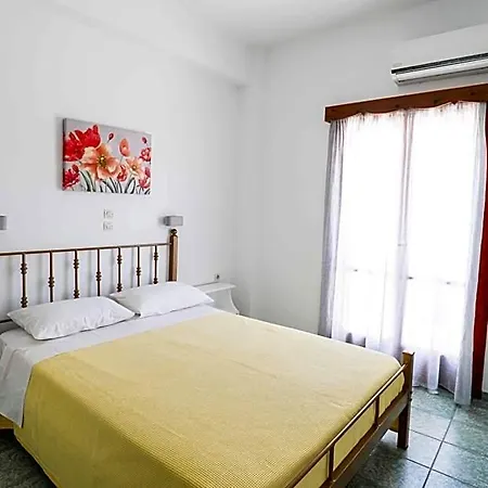 Finikas Santorini 3* Καμάρι