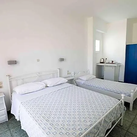 Finikas Santorini 3* Καμάρι