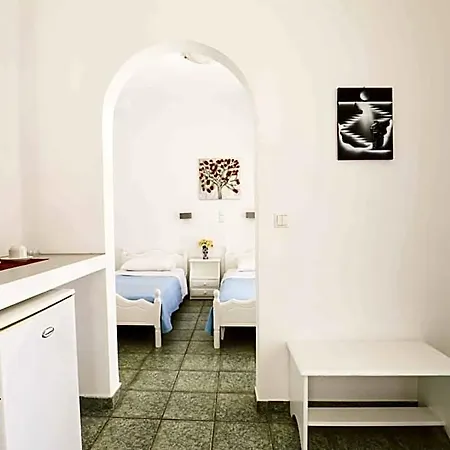 Finikas Santorini 3* Καμάρι