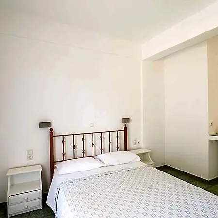 Ξενοδοχείο Finikas Santorini 3*