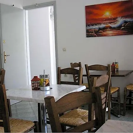 Finikas Santorini Ξενοδοχείο 3*