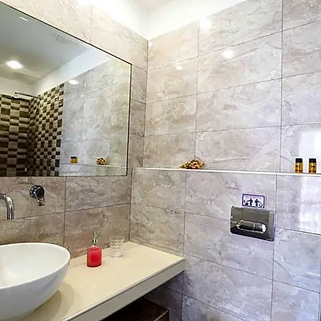 Finikas Santorini 3*