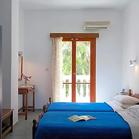 Finikas Santorini
