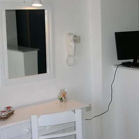 Hotel Finikas Santorini 3*