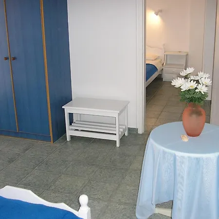Finikas Santorini Καμάρι