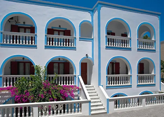 Finikas Santorini ホテル 3*