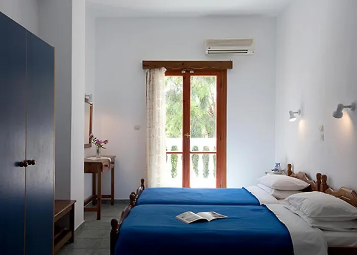 Finikas Santorini 3* Kamári