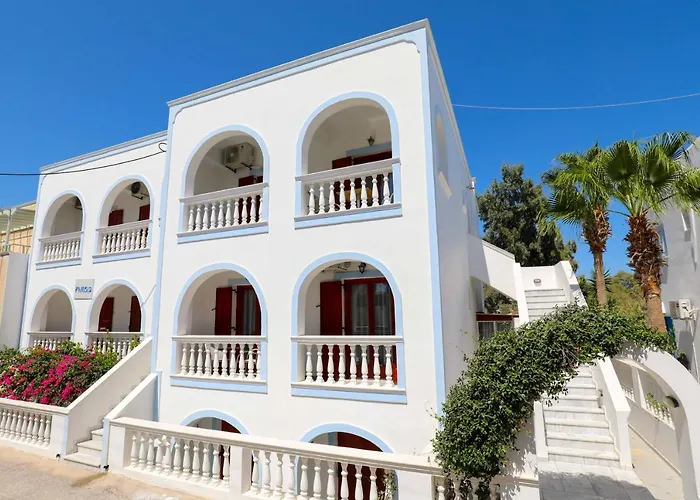 Finikas Santorini 3* Kamari (Santorini)