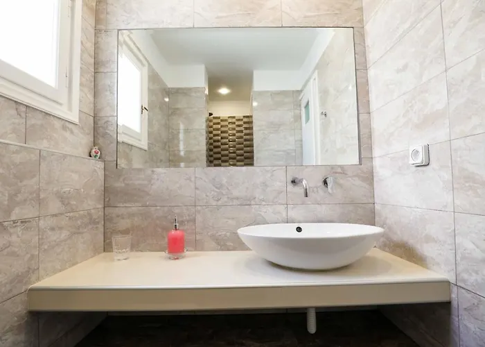 Finikas Santorini 3* Kamari (Santorini)