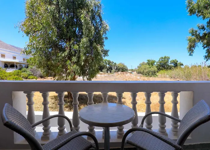 ホテル Finikas Santorini 3*