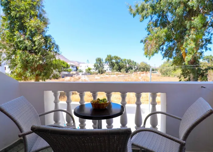 Finikas Santorini Hotel 3*