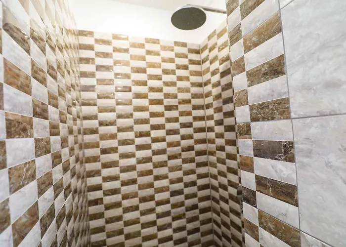 Finikas Santorini Kamári