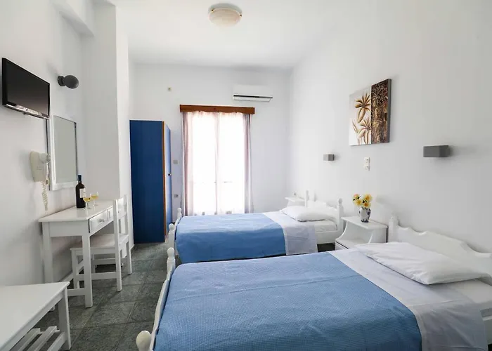 Finikas Santorini 3*