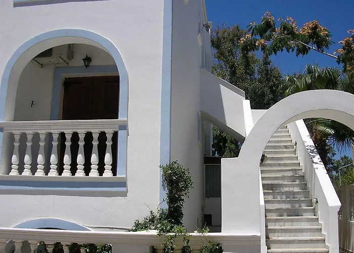 Finikas Santorini ホテル 3*