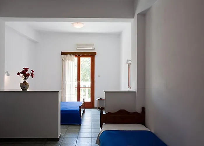 ホテル Finikas Santorini 3*