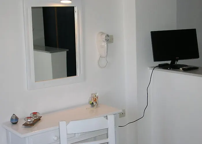 ホテル Finikas Santorini 3*