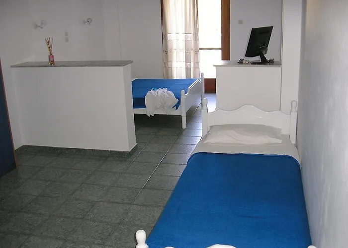ホテル Finikas Santorini 3*