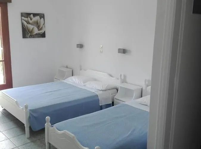 Finikas Santorini ホテル Kamári